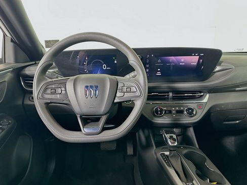 Used 2025 Buick Envista Preferred image 17