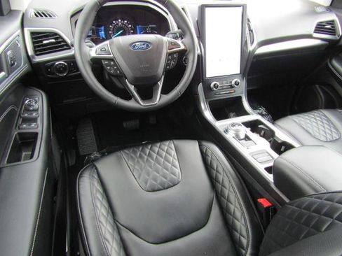 Used 2024 Ford Edge Titanium w/ Equipment Group 301A AWD/4WD image 2