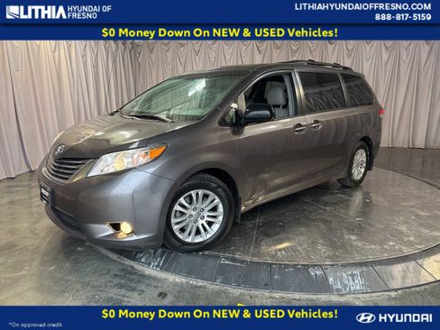 Used 2014 Toyota Sienna XLE image 1