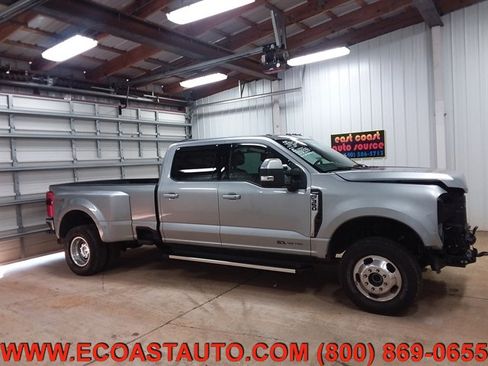 Used 2023 Ford F350 Lariat w/ FX4 Off-Road Package image 2