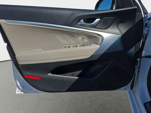 Used 2023 Genesis G70 2.0T image 30