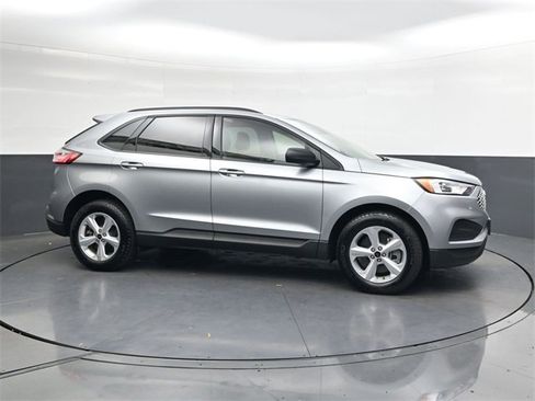 Used 2024 Ford Edge SE image 3