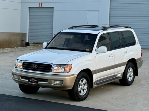 Used 2000 Toyota Land Cruiser w/ Convenience Pkg AWD/4WD image 24