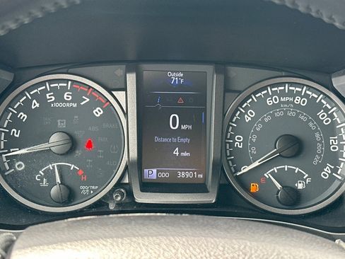 Used 2021 Toyota Tacoma TRD Off-Road w/ Technology Package AWD/4WD image 22