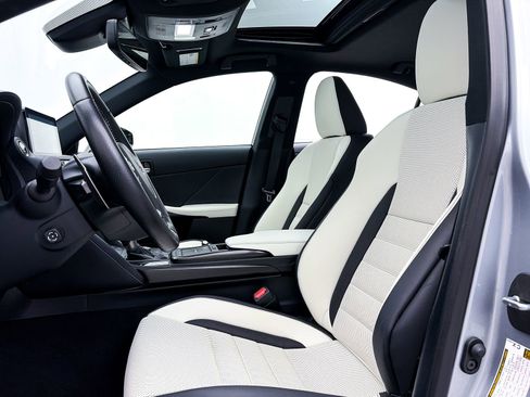 Used 2025 Lexus IS 350 F Sport w/ Navigation Package image 21