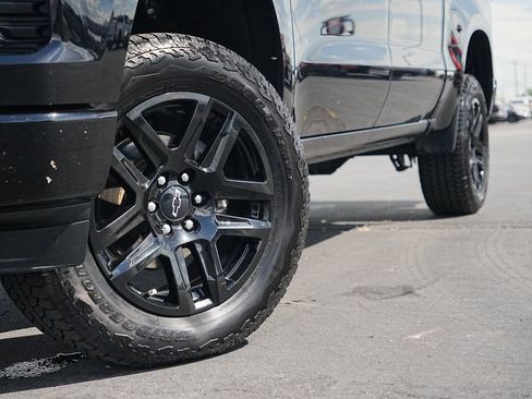 Used 2023 Chevrolet Silverado 1500 Custom AWD/4WD image 2