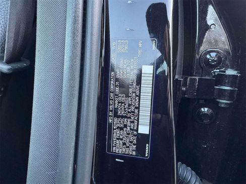 Used 2020 Volvo XC60 T5 Momentum w/ Protection Package Premier image 10