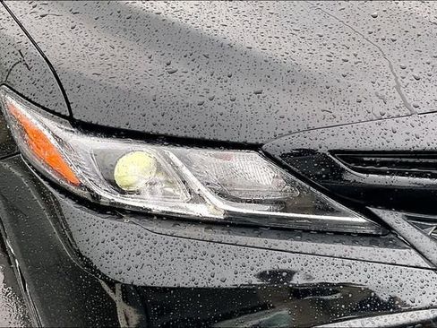 Used 2021 Toyota Camry SE image 28