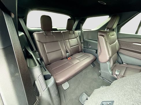 Used 2025 Ford Explorer Platinum w/ LUX Leather Package AWD/4WD image 39