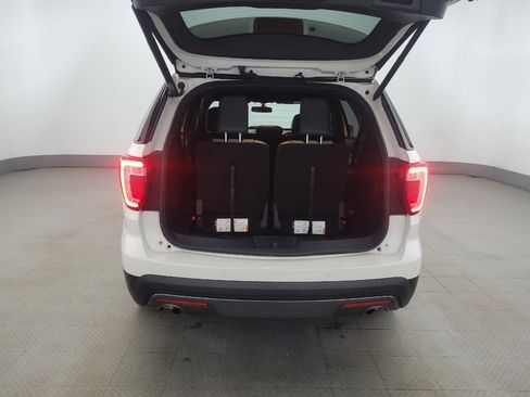 Used 2017 Ford Explorer XLT w/ Equipment Group 202A AWD/4WD image 29