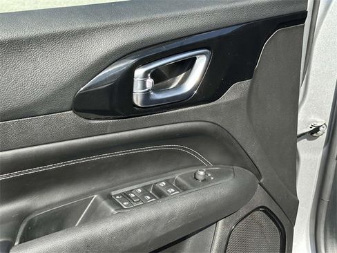 Used 2022 Jeep Compass Altitude w/ Sun and Sound Group image 32