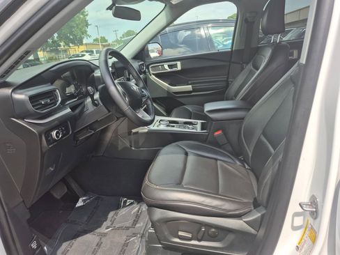 Used 2023 Ford Explorer XLT w/ Equipment Group 202A image 2
