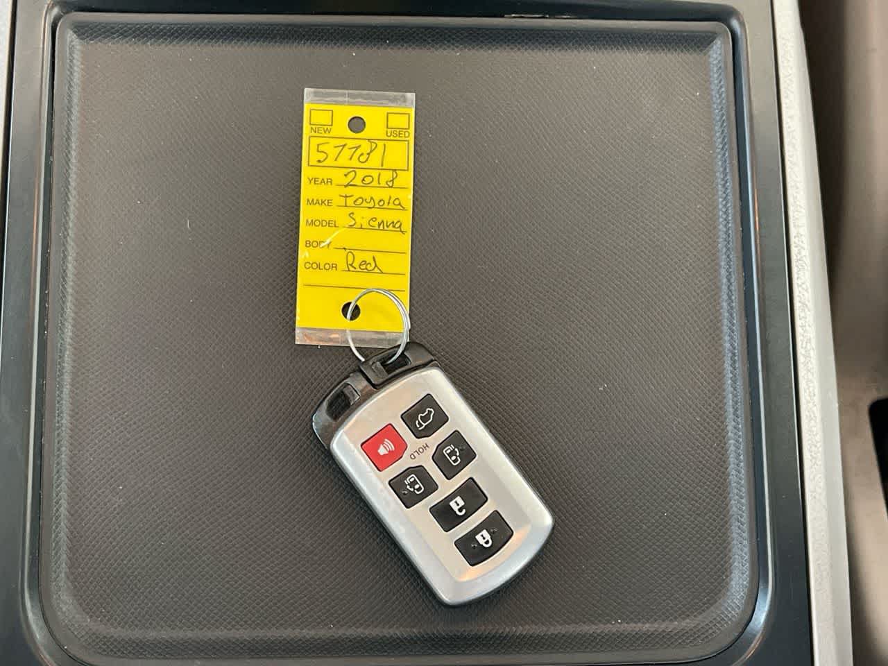 Used 2018 Toyota Sienna XLE FWD image 26