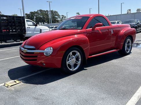 Used 2005 Chevrolet SSR w/ Preferred Equipment Group RWD image 15