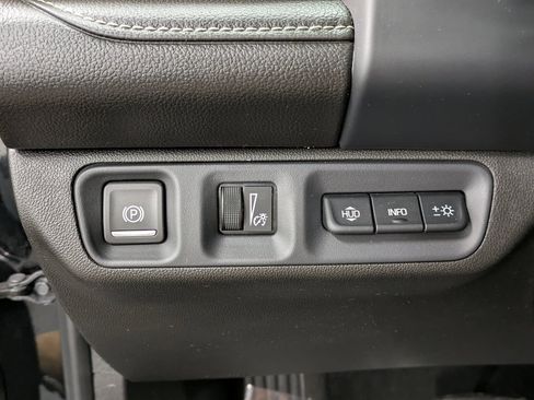 Used 2023 GMC Acadia Denali w/ Black Diamond Edition image 19