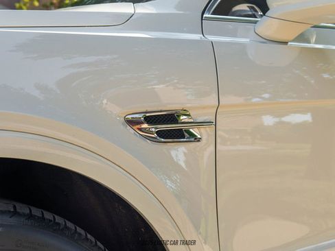 Used 2019 Bentley Bentayga image 97