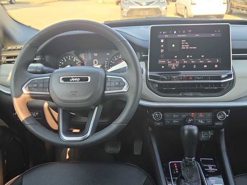 Used 2025 Jeep Compass Limited AWD/4WD image 15