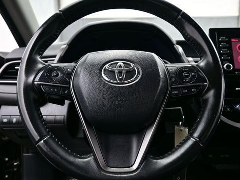 Used 2022 Toyota Camry SE FWD image 19