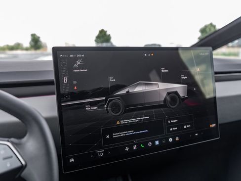 Used 2025 Tesla Cybertruck AWD Crew Cab image 24