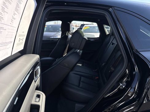 Used 2024 Porsche Macan image 21