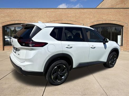 Used 2025 Nissan Rogue SV AWD/4WD image 3