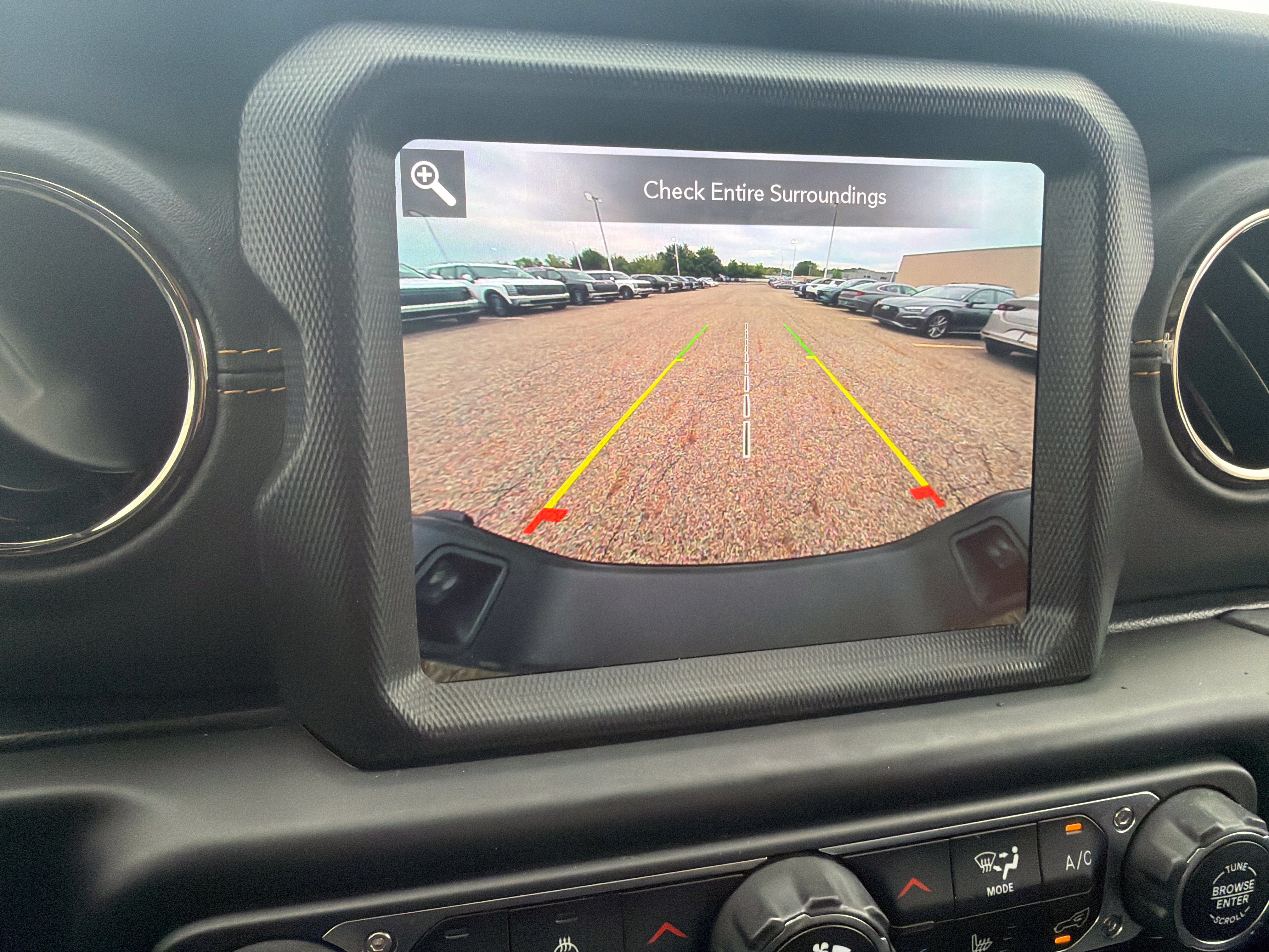 Used 2022 Jeep Gladiator Overland AWD/4WD image 16