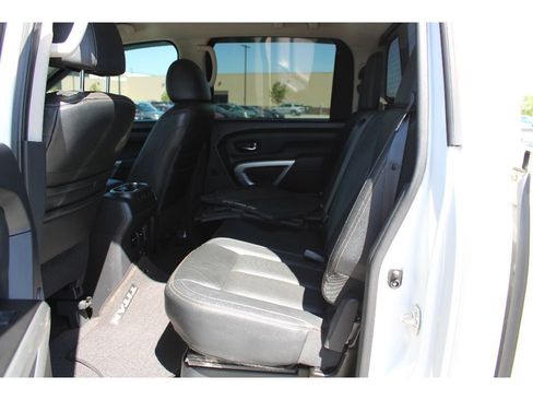 Used 2018 Nissan Titan SL w/ Chrome Package AWD/4WD image 14