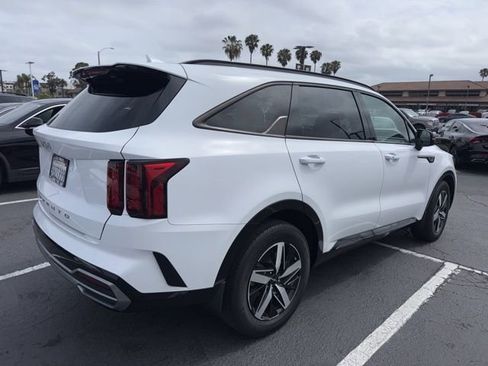 Used 2022 Kia Sorento S FWD image 3