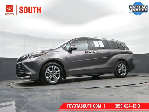 Used 2024 Toyota Sienna Platinum image 57