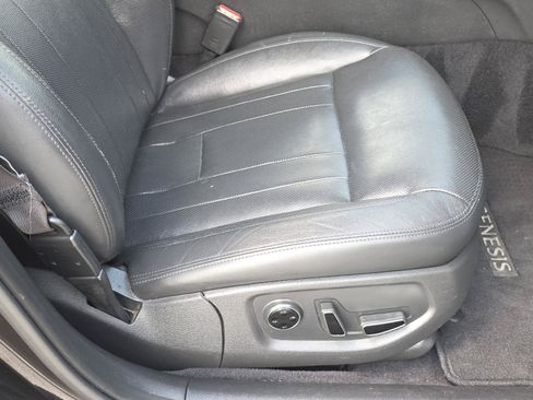 Used 2018 Genesis G80 3.8 RWD image 17