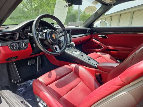 Certified 2019 Porsche 911 Targa 4 GTS AWD/4WD image 4