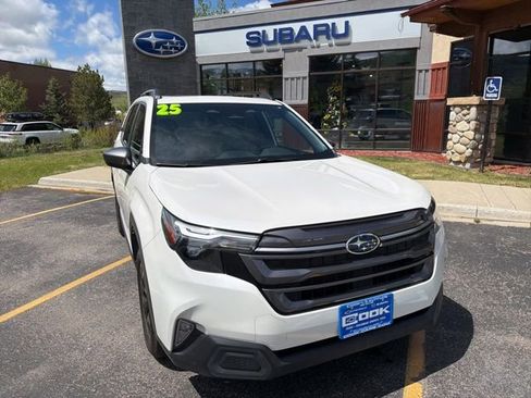 Used 2025 Subaru Forester Premium AWD/4WD image 2