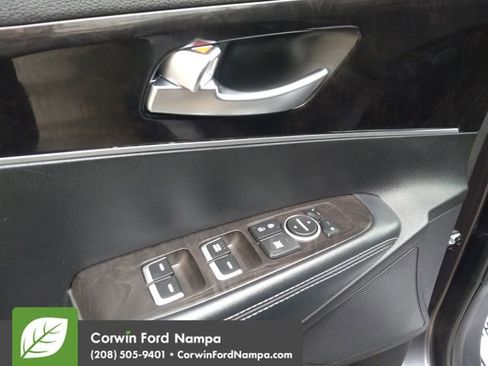 Used 2017 Kia Sorento LX w/ LX Convenience Package image 11