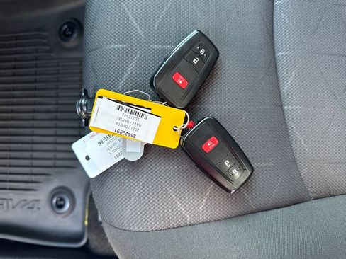 Certified 2025 Toyota RAV4 XLE AWD/4WD image 29