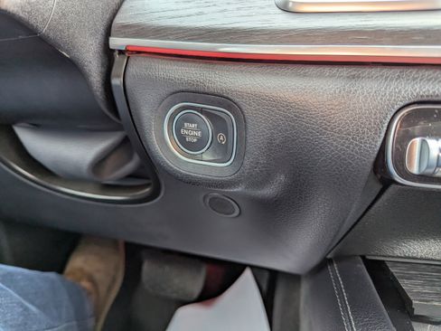 Used 2021 Mercedes-Benz GLS 450 4MATIC image 18