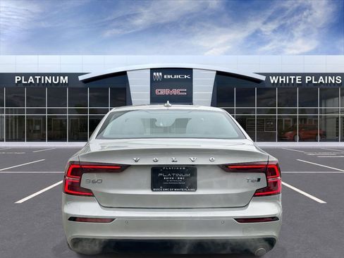 Used 2019 Volvo S60 T6 Momentum w/ Premium Package image 6