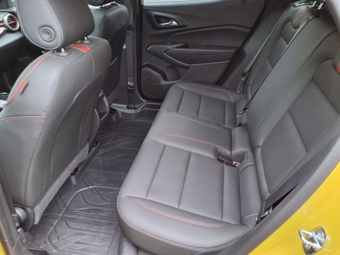 Used 2024 Chevrolet Trax RS w/ Sunroof Package FWD image 6