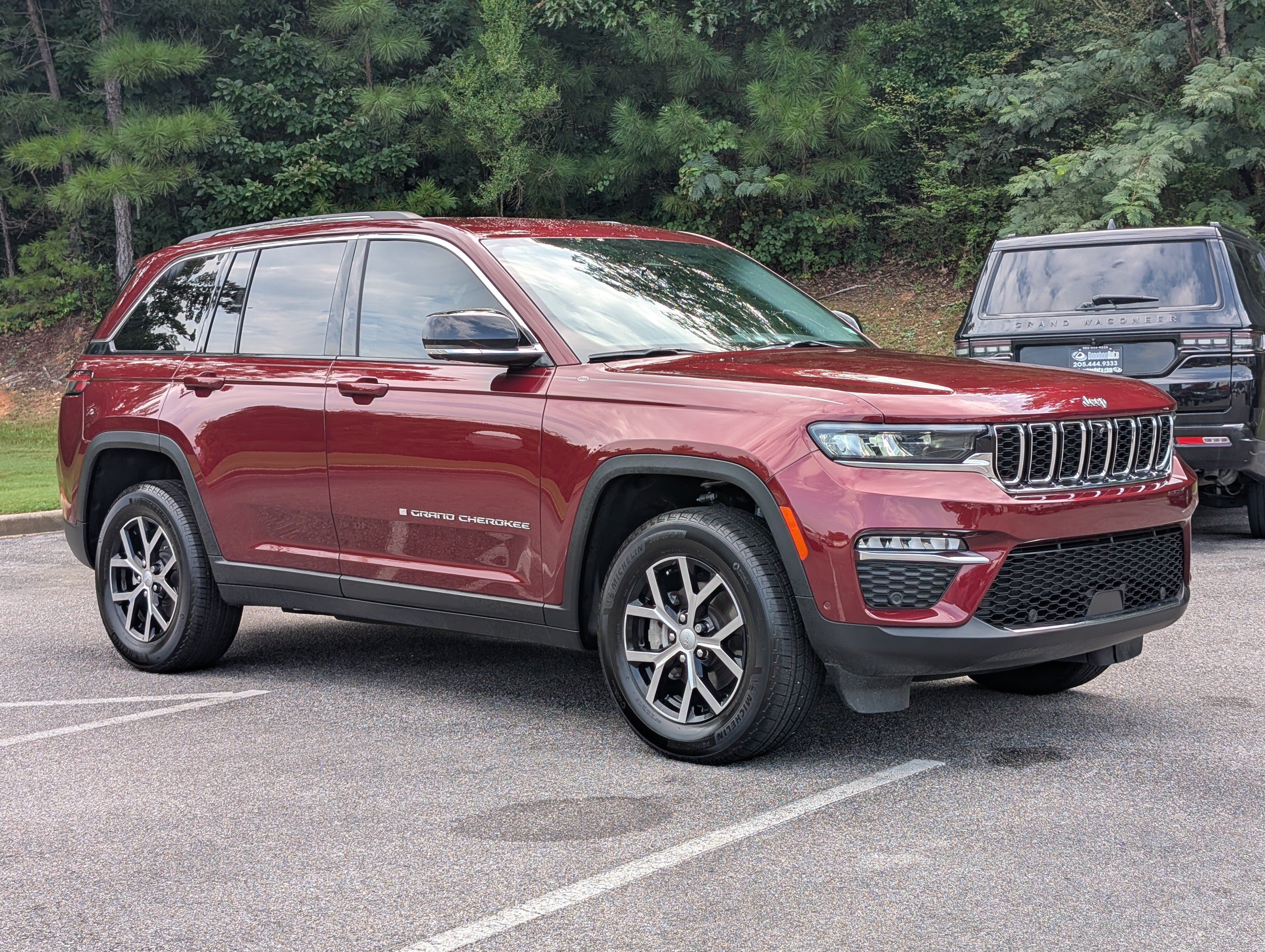 Used 2024 Jeep Grand Cherokee Limited w/ Luxury Tech Group II AWD/4WD image 11