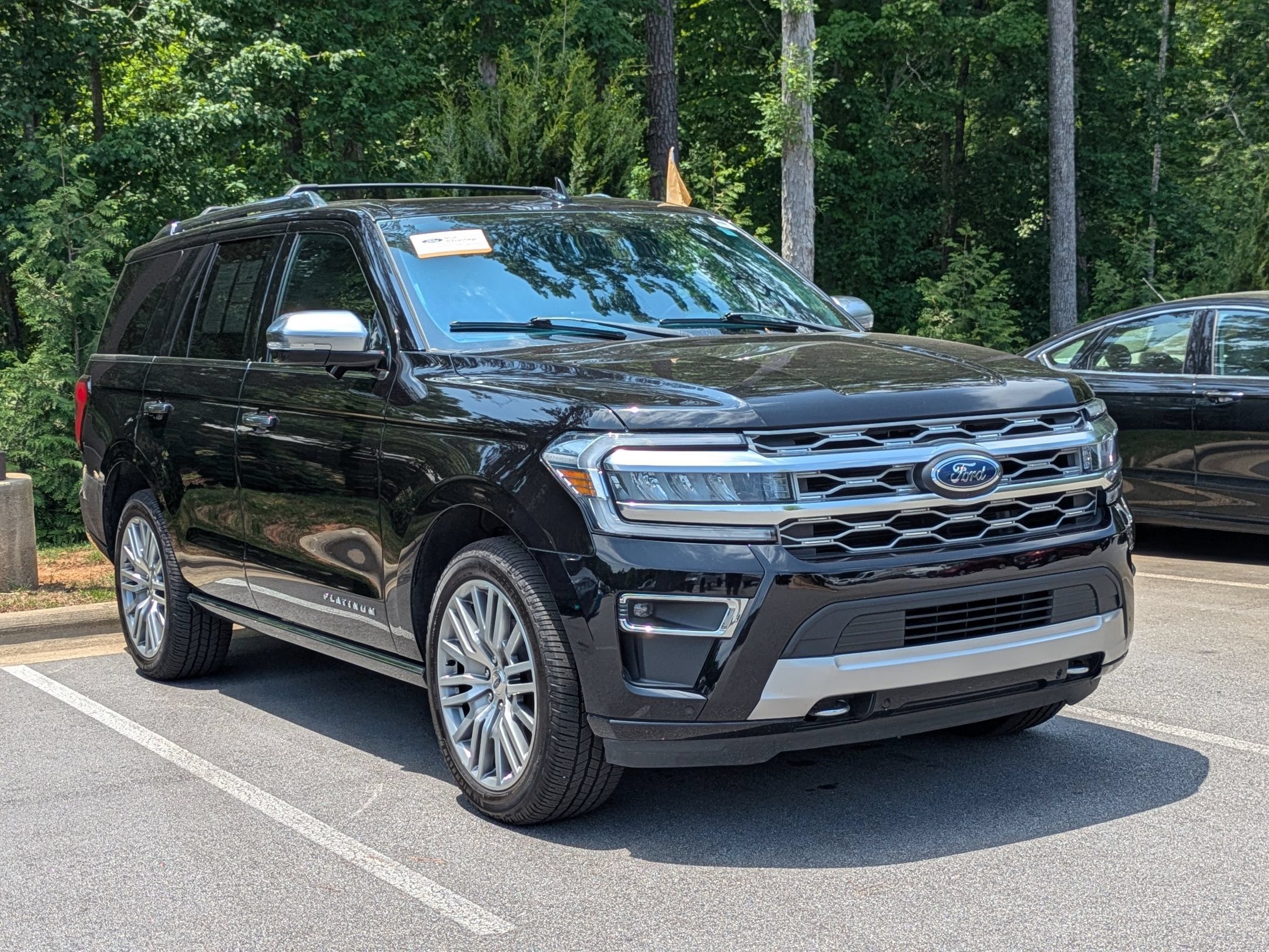 Used 2023 Ford Expedition Platinum AWD/4WD image 2