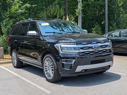 Used 2023 Ford Expedition Platinum AWD/4WD image 2