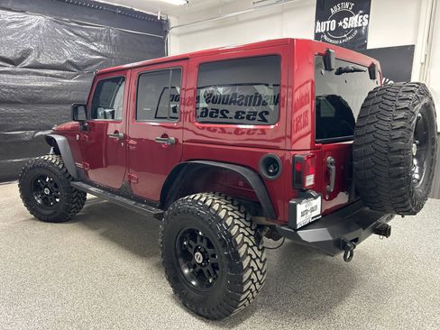 Used 2012 Jeep Wrangler Unlimited Rubicon w/ Connectivity Group AWD/4WD image 4