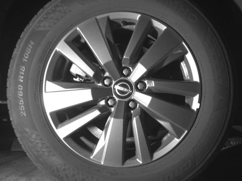 Used 2025 Nissan Pathfinder SV FWD image 15