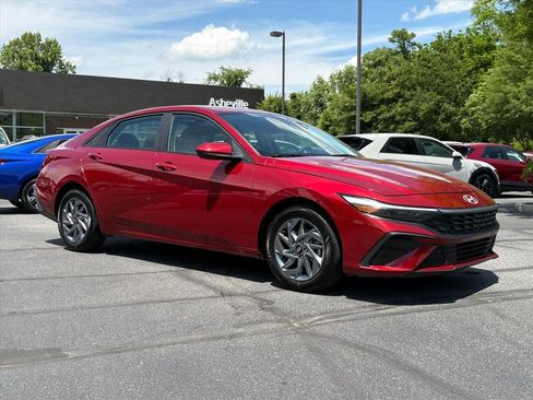 Certified 2024 Hyundai Elantra SEL FWD image 1