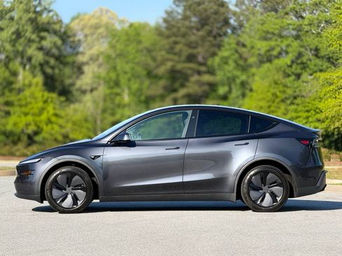 Used 2026 Tesla Model Y 2WD image 6