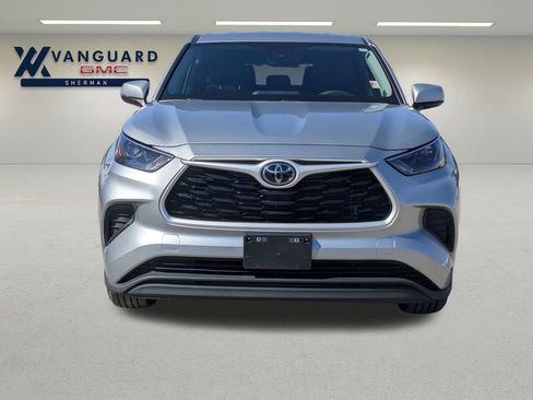 Used 2023 Toyota Highlander L image 3