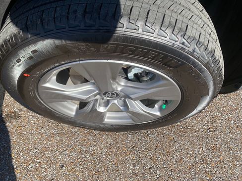 New 2025 Toyota RAV4 XLE w/ Convenience Package AWD/4WD image 10