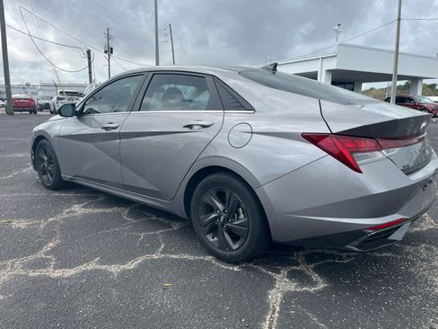 Used 2021 Hyundai Elantra Limited image 6