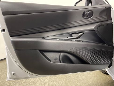 Certified 2025 Hyundai Elantra Sport image 19