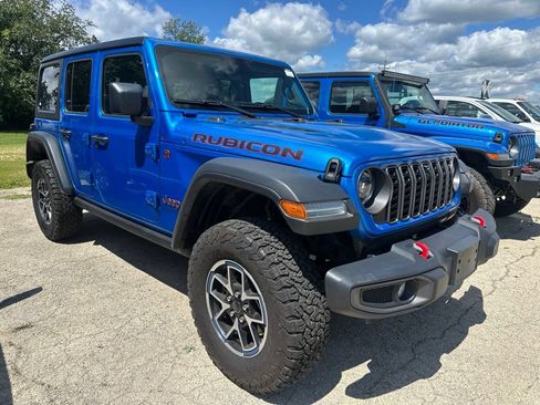 Used 2024 Jeep Wrangler Unlimited Rubicon w/ Technology Group AWD/4WD image 2