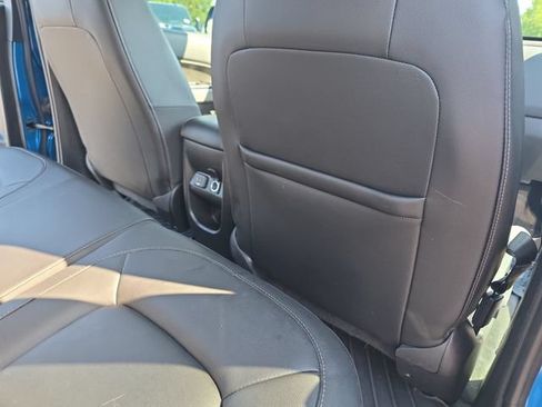Used 2022 Chevrolet Colorado LT w/ Luxury Package RWD image 12